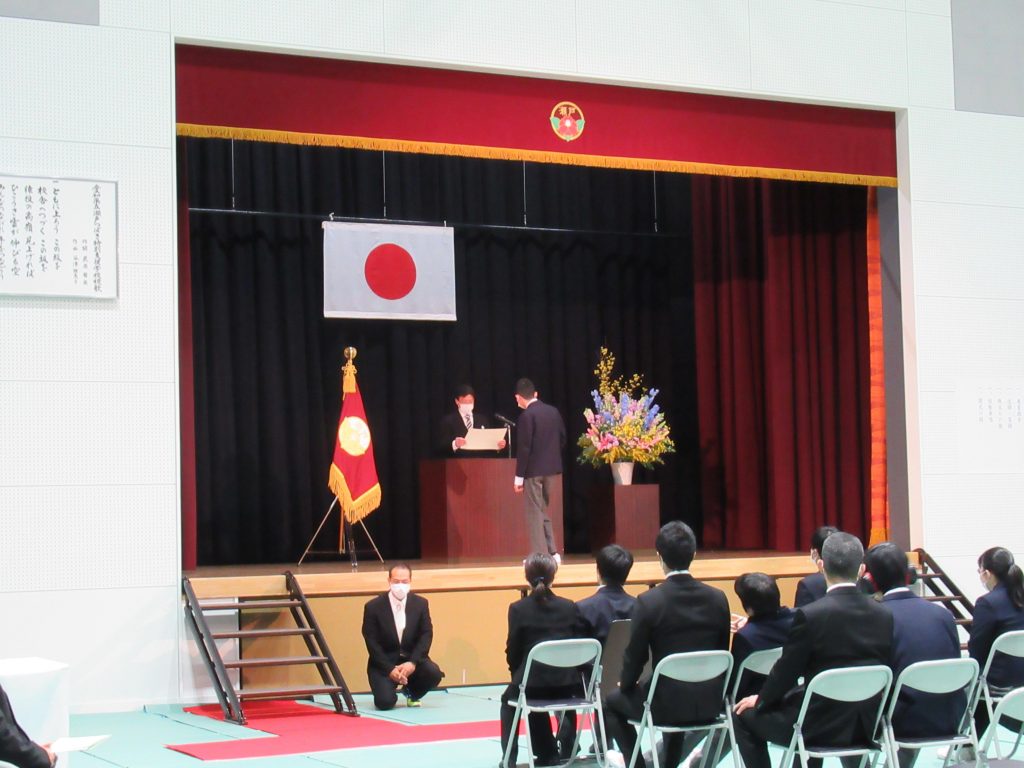 令和元年度高等部 小 中学部卒業式が執り行われました 瀬戸つばき特別支援学校